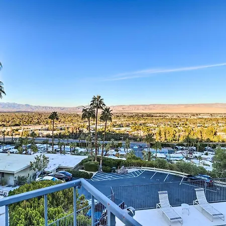 Scenic Palm Springs Escape With Pool Access! Appartement